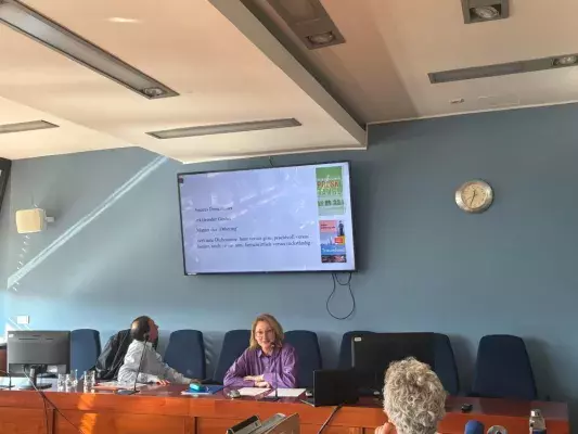 Prof. Eliza Szymańska podczas prezentacji