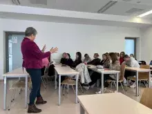 prof. Szczęk i studenci podczas wykładu