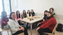 Grupa translatoryczna II roku studiów I stopnia w przedświątecznej atmosferze na ostatnich zajęciach w tym roku kalendarzowym