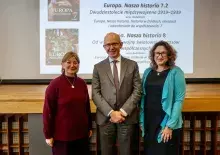 Od lewej: prof. dr hab. Violetta Julkowska (UAM, Polsko-Niemiecka Komisja Podręcznikowa), Marek Głuszko - konsul generalny RP w Kolonii, dr Magdalena Sacha.