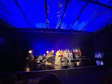 Koncert świąteczny z gwiazdami: Leszkiem Możdżerem, Martą Burdynowicz, Łukaszem Reksem i młodzieżą Sopockiego Teatru Baabus Musicalis na Filologicznym UG