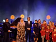 Koncert świąteczny z gwiazdami: Leszkiem Możdżerem, Martą Burdynowicz, Łukaszem Reksem i młodzieżą Sopockiego Teatru Baabus Musicalis na Filologicznym UG