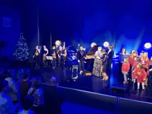 Koncert świąteczny z gwiazdami: Leszkiem Możdżerem, Martą Burdynowicz, Łukaszem Reksem i młodzieżą Sopockiego Teatru Baabus Musicalis na Filologicznym UG