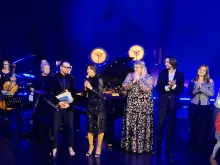 Koncert świąteczny z gwiazdami: Leszkiem Możdżerem, Martą Burdynowicz, Łukaszem Reksem i młodzieżą Sopockiego Teatru Baabus Musicalis na Filologicznym UG