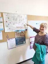 dr Garczyńska i mapa Polski i Niemiec