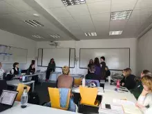 Studenci podczas przedstawienia 