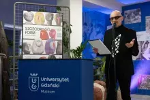 Odkrywanie ukrytego - wernisaż wystawy „Szczodrość form. Alfons Łosowski” w Muzeum UG