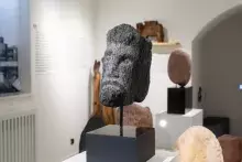 Odkrywanie ukrytego - wernisaż wystawy „Szczodrość form. Alfons Łosowski” w Muzeum UG