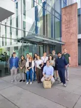 Grupa Studentów z Kraju Saary przed Wydziałem Filologicznym