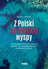 Okładka książki Tomasza Lidzbarskiego „Z Polski na greckie wyspy. Antropologiczne studium integracji polskich migrantów osiedleńczych na Wyspach Jońskich”. W tle widok z góry na turkusową wodę i skały przy brzegu oraz ciemny cień samolotu. Tytuł zapisany dużymi białymi i czerwonymi literami. U dołu białe logo wydawnictwa PWN.
