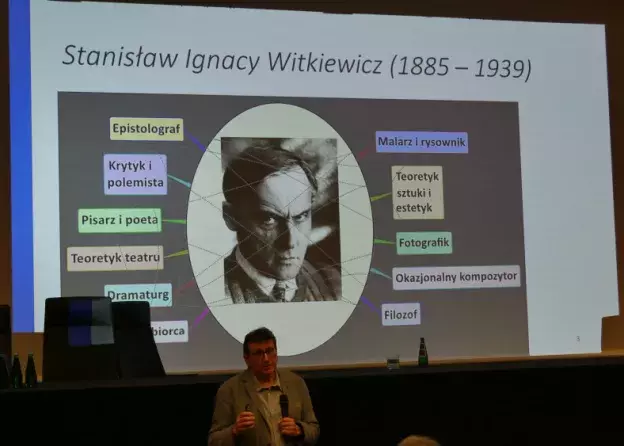 Fotoreportaż z obchodów 140. rocznicy urodzin S.I. Witkiewicza "Witkacy wielokrotny".…