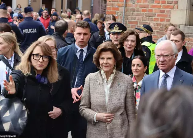 Król i królowa Szwecji spotkali się ze studentami…