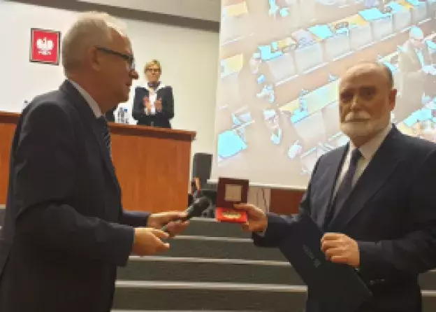 Złoty Medal Uniwersytetu Gdańskiego dla prof. Stefana Chwina i srebrny Medal UG dla prof. Reginy…