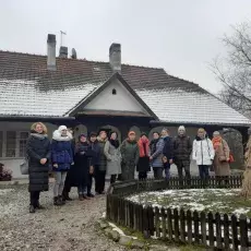 Teilnehmer vor dem Museum in Rydlówka