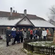 Uczestniczki seminarium przed Muzeum w Rydlówce