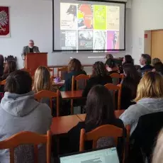 Profesor Mirosław Pęczak w trakcie wystąpienia 